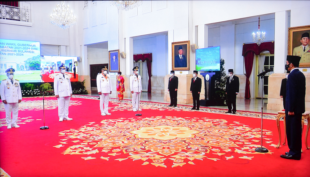 Presiden Jokowi melantik Gubernur dan Wagub Kaltara dan Sulut, Senin (15/02/2021) pagi, di Istana Negara, Jakarta. (Foto: Humas Setkab/Agung)
