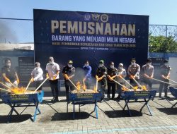 ‎Bea Cukai Sumbawa Musnahkan BKC Ilegal Senilai 827 Juta